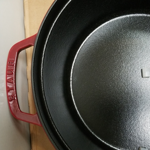 STAUB CAST IRON 7QT-11" ROUND COCOTTE - CHERRY 28CM (BIG SIZE) 7qt - Picture 7 of 12